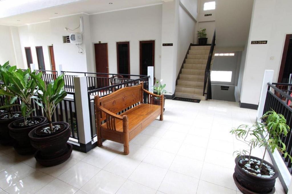 Maktal Hotel Матарам Екстериор снимка