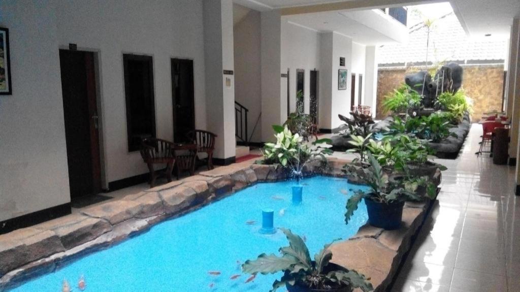 Maktal Hotel Матарам Екстериор снимка