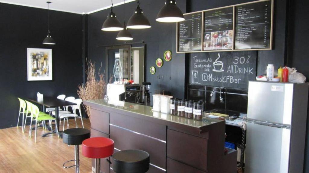 Maktal Hotel Матарам Екстериор снимка