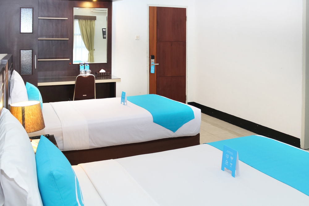 Maktal Hotel Матарам Екстериор снимка
