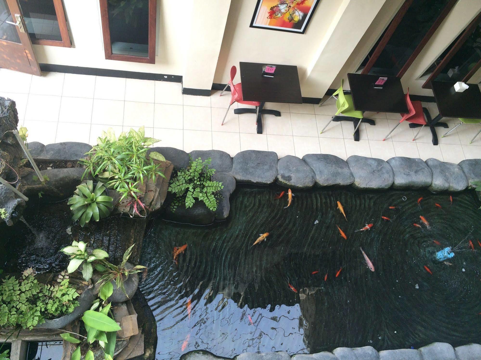 Maktal Hotel Матарам Екстериор снимка