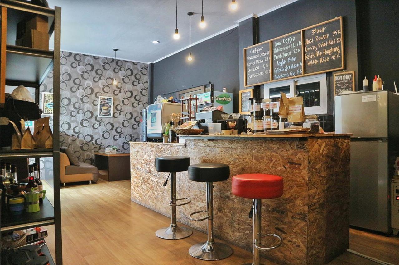 Maktal Hotel Матарам Екстериор снимка