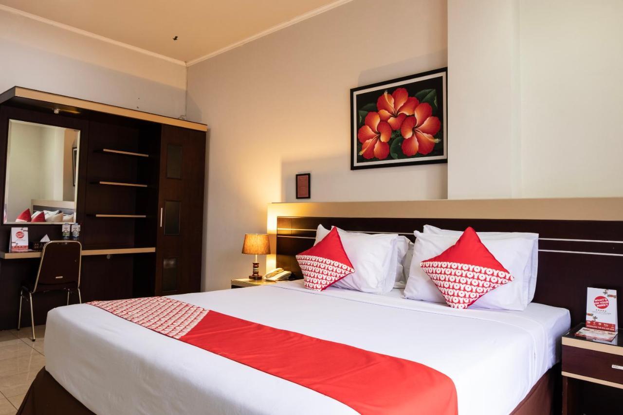 Maktal Hotel Матарам Екстериор снимка