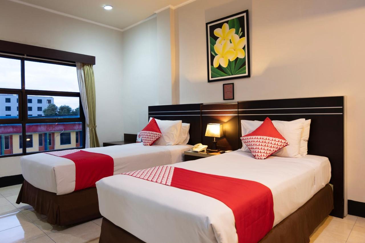 Maktal Hotel Матарам Екстериор снимка