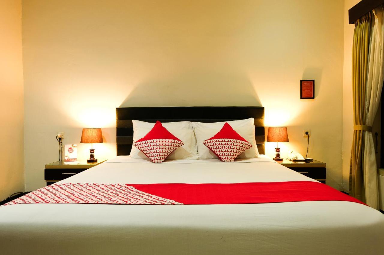 Maktal Hotel Матарам Екстериор снимка