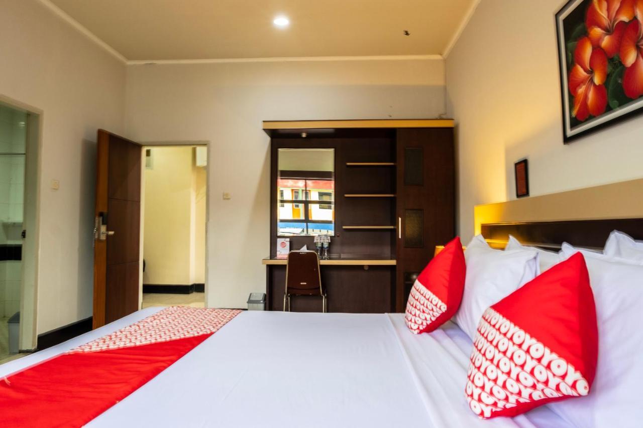 Maktal Hotel Матарам Екстериор снимка