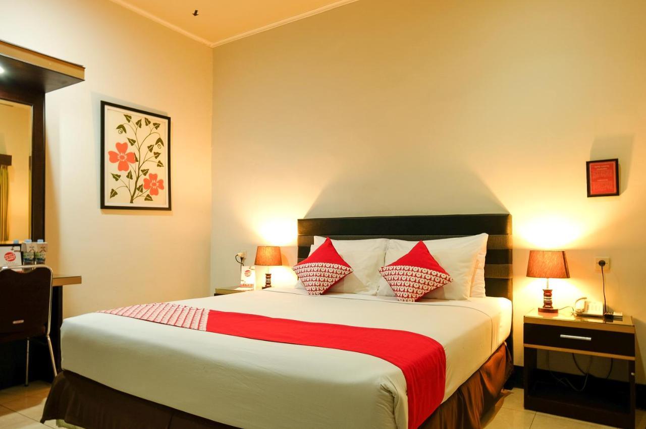 Maktal Hotel Матарам Екстериор снимка