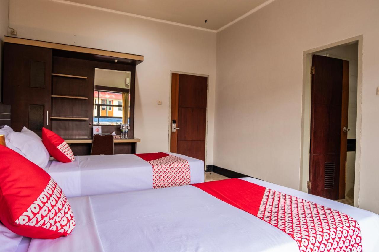Maktal Hotel Матарам Екстериор снимка