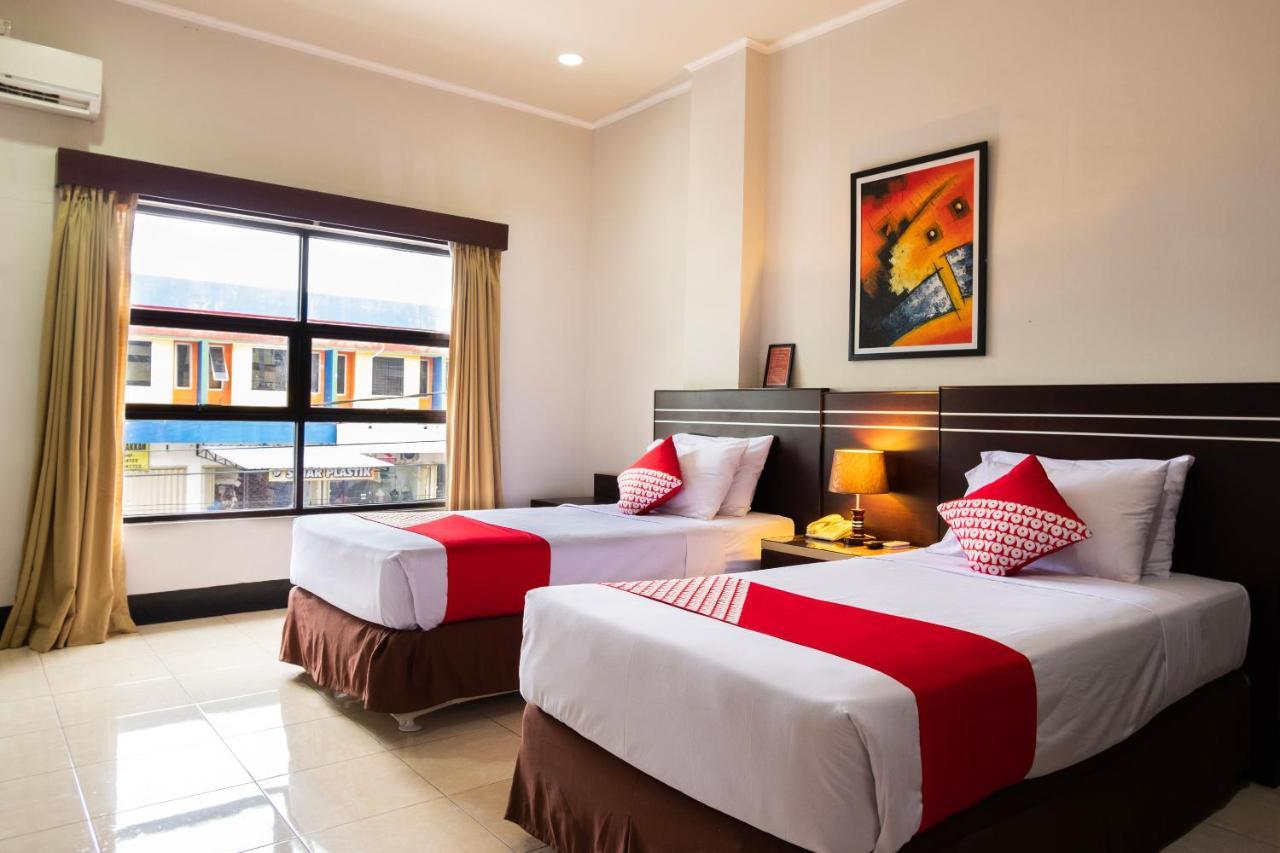 Maktal Hotel Матарам Екстериор снимка