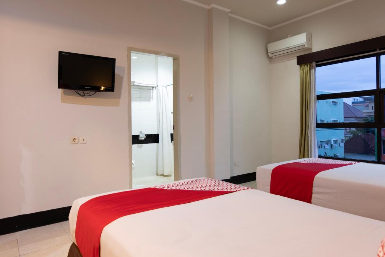Maktal Hotel Матарам Екстериор снимка