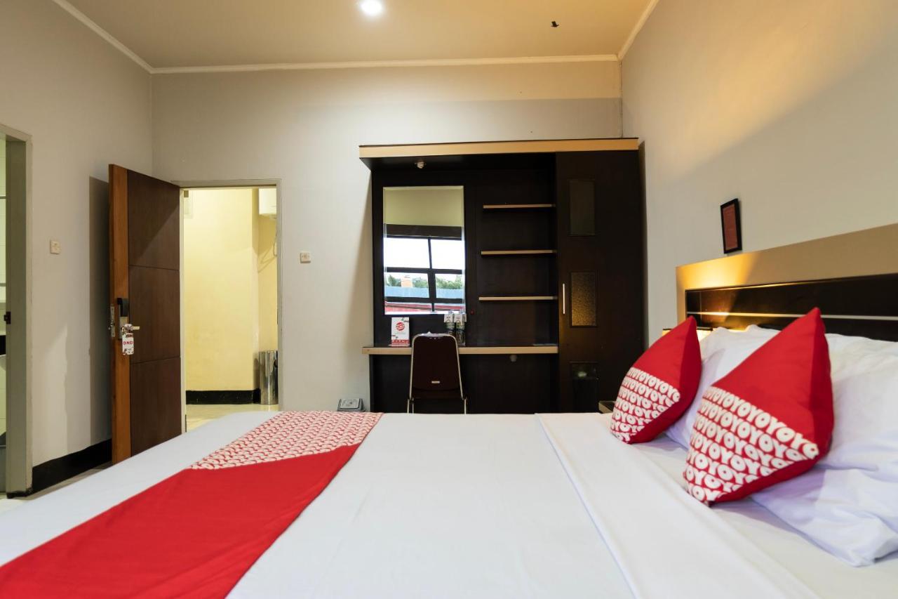 Maktal Hotel Матарам Екстериор снимка