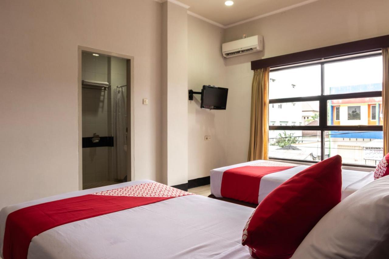 Maktal Hotel Матарам Екстериор снимка
