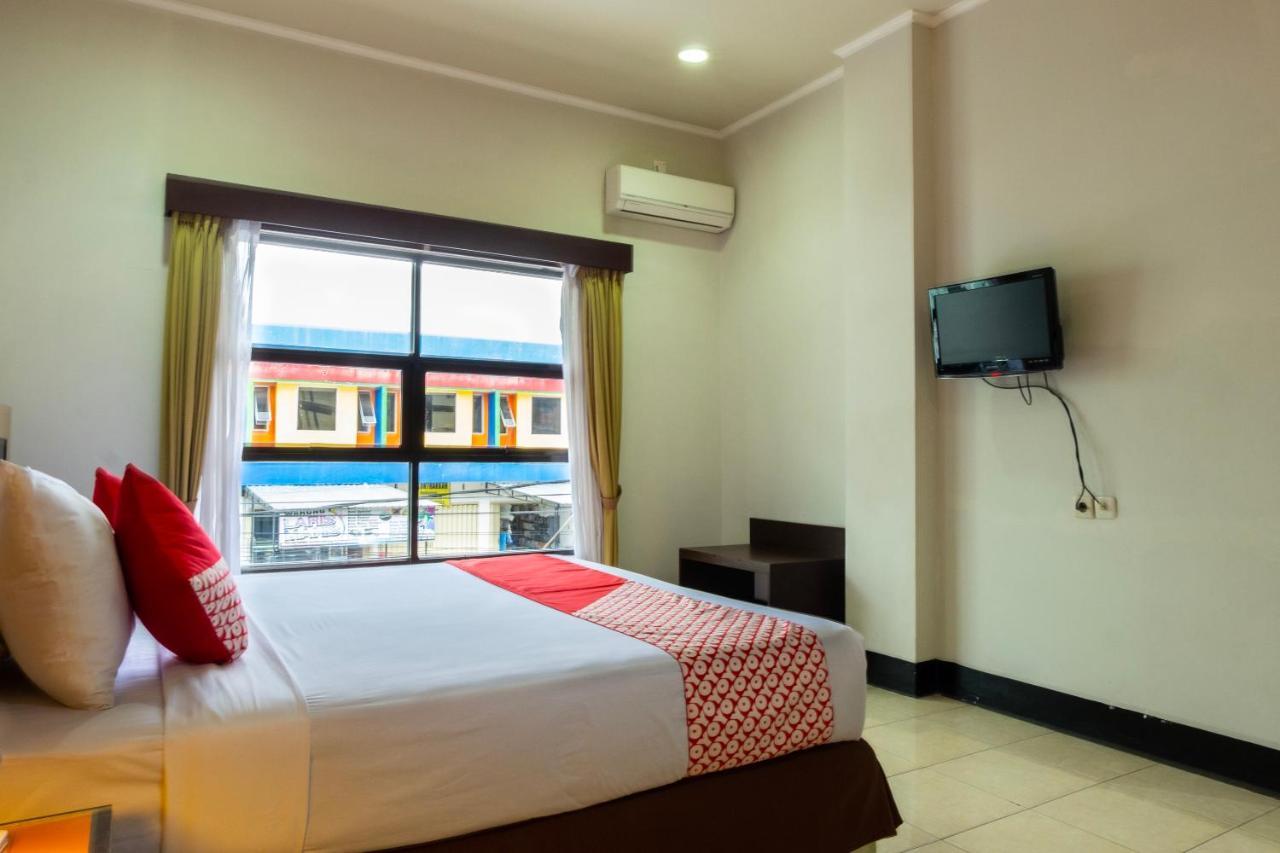 Maktal Hotel Матарам Екстериор снимка
